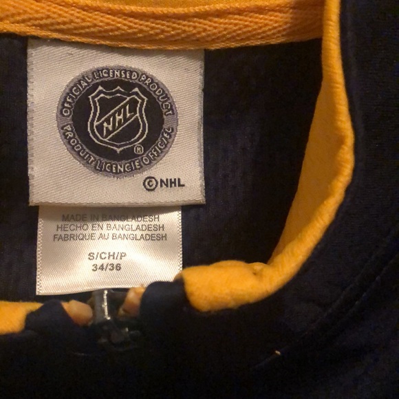 Nashville Predators quarter zip size S. - Picture 4 of 4